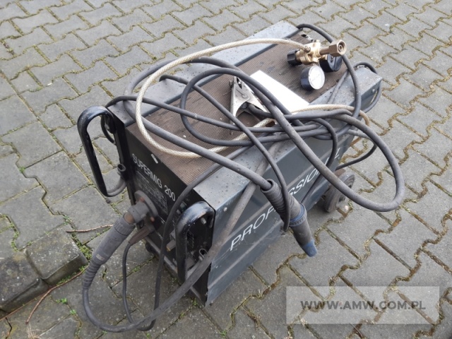 Spawarki – pakiet zawierający 4 poz. asort., w tym: spawarka transformatorowa SPB 315 – 1 szt., półautomat spawalniczy SUPER MIG 200 IND – 1 szt., półautomat spawalniczy MAGSTER 200 BESTER – 1 szt., elektroda spawalnicza ER 146 (3,25 mm) – 70 szt. 